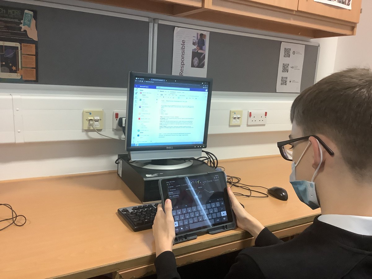 FHSComputing's tweet photo. S5/6 pupils double screening and drawing mindmaps in their @OneNoteEDU on their @ConnectedFalk iPads #weareFHS #FHSDigiLearn #excellenceinTandL #frameworkforlearning #relationshipLedPractice https://t.co/5EcAUx8h5t