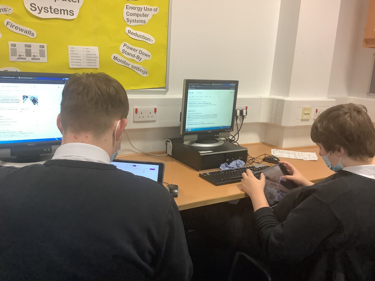 FHSComputing's tweet photo. S5/6 pupils double screening and drawing mindmaps in their @OneNoteEDU on their @ConnectedFalk iPads #weareFHS #FHSDigiLearn #excellenceinTandL #frameworkforlearning #relationshipLedPractice https://t.co/5EcAUx8h5t