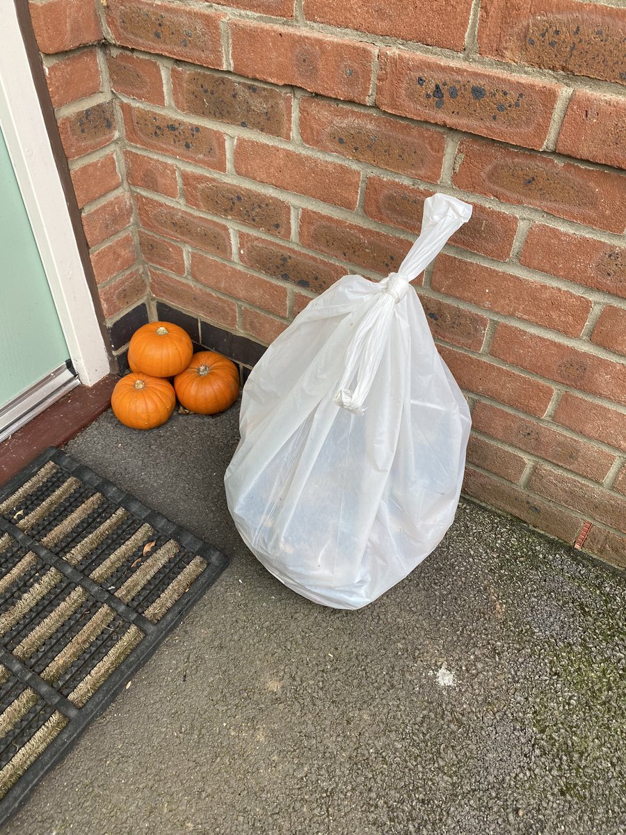 Cohena3's tweet photo. @latimerprimary Jake found a litter picker on the way to school yesterday and today we made full use of it and collected a bag of rubbish on the walk to school.  #keepansteyclean https://t.co/29nS0brLSj