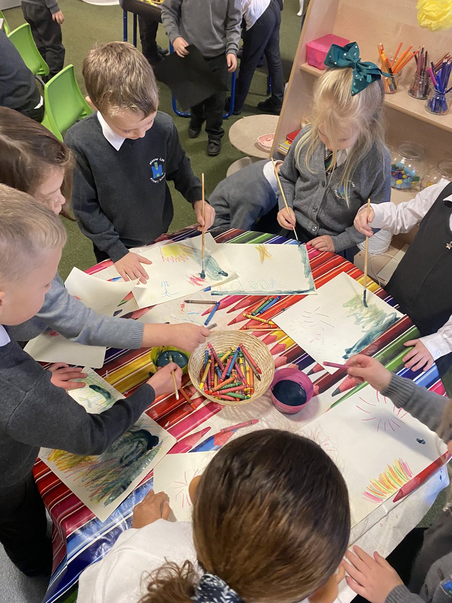 MRS_C_DOYLE's tweet image. Happy bonfire night from year 1 blue. As well as learning the #fireworkcode to stay safe we have created lots of art and craft linked to this fantastic day. These pictures are so good you can almost hear those fireworks! 💥 💥💥 #staysafe #bang #boom @MissAntrobus @mesne_lea