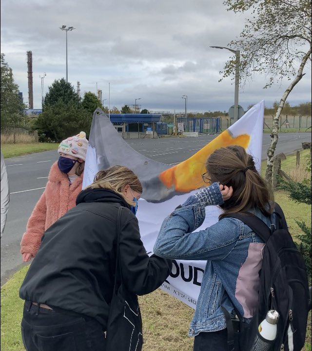 ASLTWScot's tweet photo. We’ve been collecting messages from #Mossmorran to #COP26 to take to the #GlobalDayofAction tmw in #Glasgow Many thanks to everyone who has signed! Banner will be at #ClimateStrike today, say hi & send your message too!#FlareToCop @COP26_Coalition ⤵️https://t.co/zj65WNln0v 🔥🪧🤝 https://t.co/JT50Fa4JWl