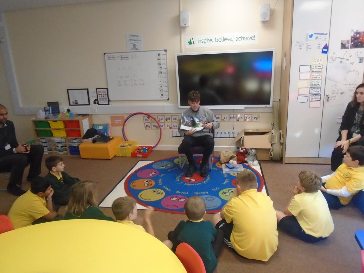 firsprimarysale's tweet photo. #MissButtersClass really enjoyed a visit from the author @sean16_writes , meeting Oscar &amp; Ben and listening to a very funny song! https://t.co/IhxNjgTOLv