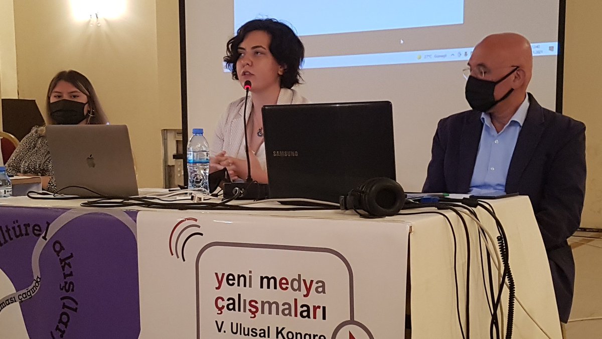 <a href="/YeniMedyaKongre/">Yeni Medya Kongre</a> si XI. Oturumu devam ediyor. 

📣  Esra Özgür "Yaşlı Kullanıcılarının Whatsapp Grupları Deneyimi" başlıklı çalışmasını sunuyor.

#YMK5