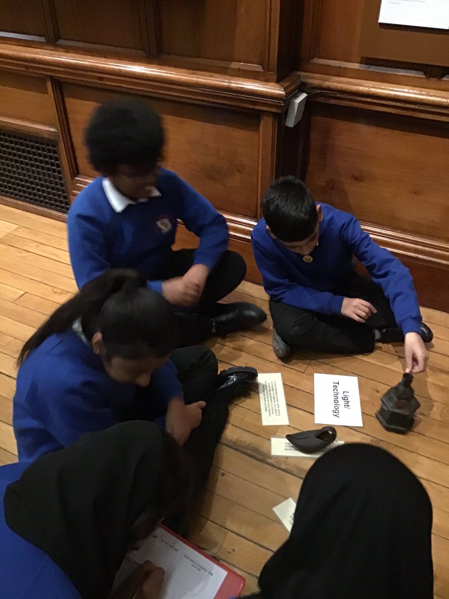 Lift_Feversham's tweet photo. Throwback to 03.11.2021 - Y6 went to @CartwrightHall for the #EarlyIslamicCivilisation workshop.
#calligraphy #artefacts #historians #awesomefacts 
@AlisaYates19 @BradfordMuseums @HistoricEngland @LivingHistoryUK @CreativeCallig @AETAcademies @bradford2025 https://t.co/GOcUod4w6k