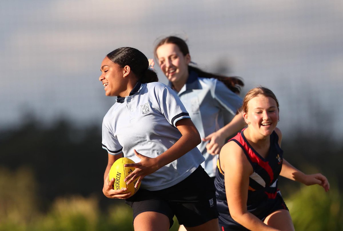 QGSSSA's tweet photo. Friday Footy smiles all round for our very first QGSSSA AFL Gala afternoon!

A big thank you to the team at @AFLQ for providing our teams with a wonderful afternoon of footy across our four venues. 

#QGSSSA #QGAFL #AFLW #AFLQ https://t.co/MoypnV91i7