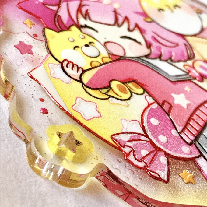 11/14(日)開催の司えむWEBオンリーで頒布予定のアクキーです🌟🍬えむちゃん側はいろんな手触りが楽しめて司くん側は全面ラメラメしてます🕺✨シールと名刺サイズのラメカードがおまけで付きます🙆‍♀️よろしくお願いします〜! #hoshiame 