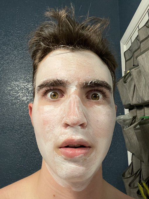 Shit post, idk it&rsquo;s 2:51 in the morning https://t.co/4meSsKxjVE<a href="/tag/newprofilepic"class="tags"><span>#newprofilepic</span></a>