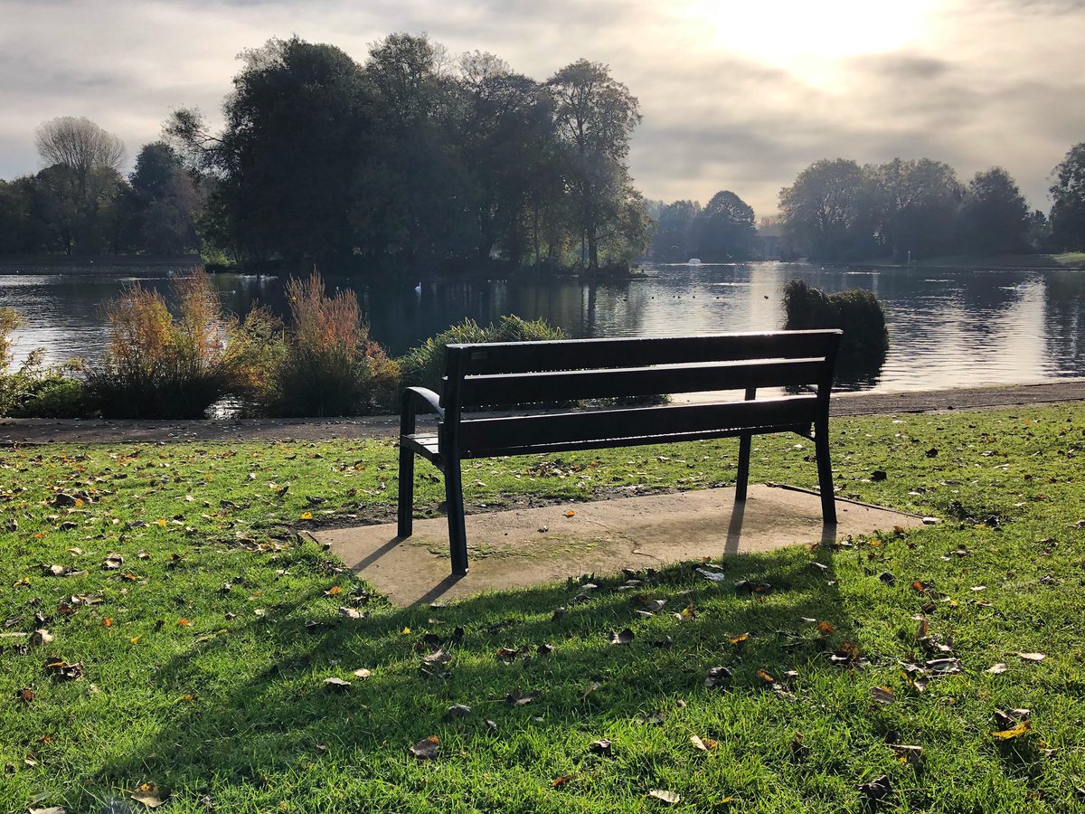 derby_parks's tweet photo. A crisp autumn morning on Alvaston Park 🍂 

Not a bad view at all! What’s your favourite park view? 🌳 🌸 💦 ⛰ 

@MyFaveBench #greenflagaward #derbyparks #autumnvibes #lakeside #alvastonpark https://t.co/VfrtfbvtoV