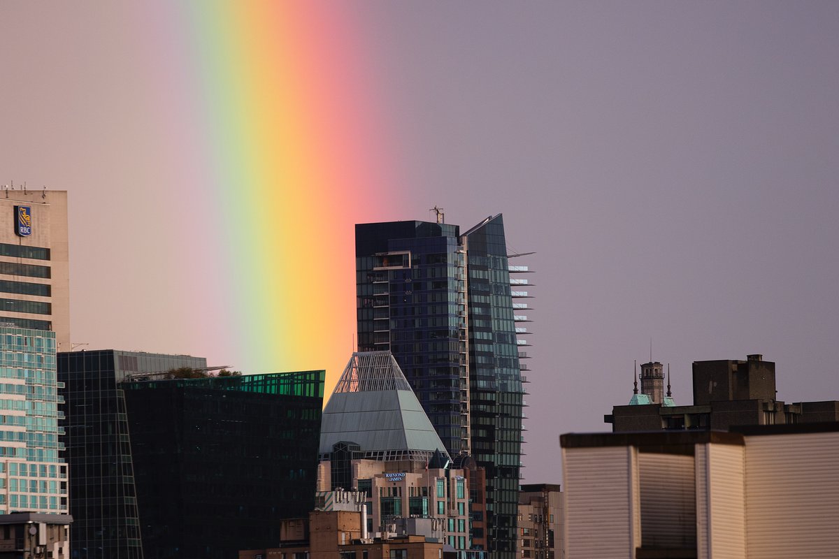 CityTheSpring's tweet photo. @nafeesakarim @CTVVancouver @Borges_Nation The end of the rainbow is at @RWHotelGeorgia. Is it here where the leprechaun's pot of gold is buried? https://t.co/cyA2qBxX2H