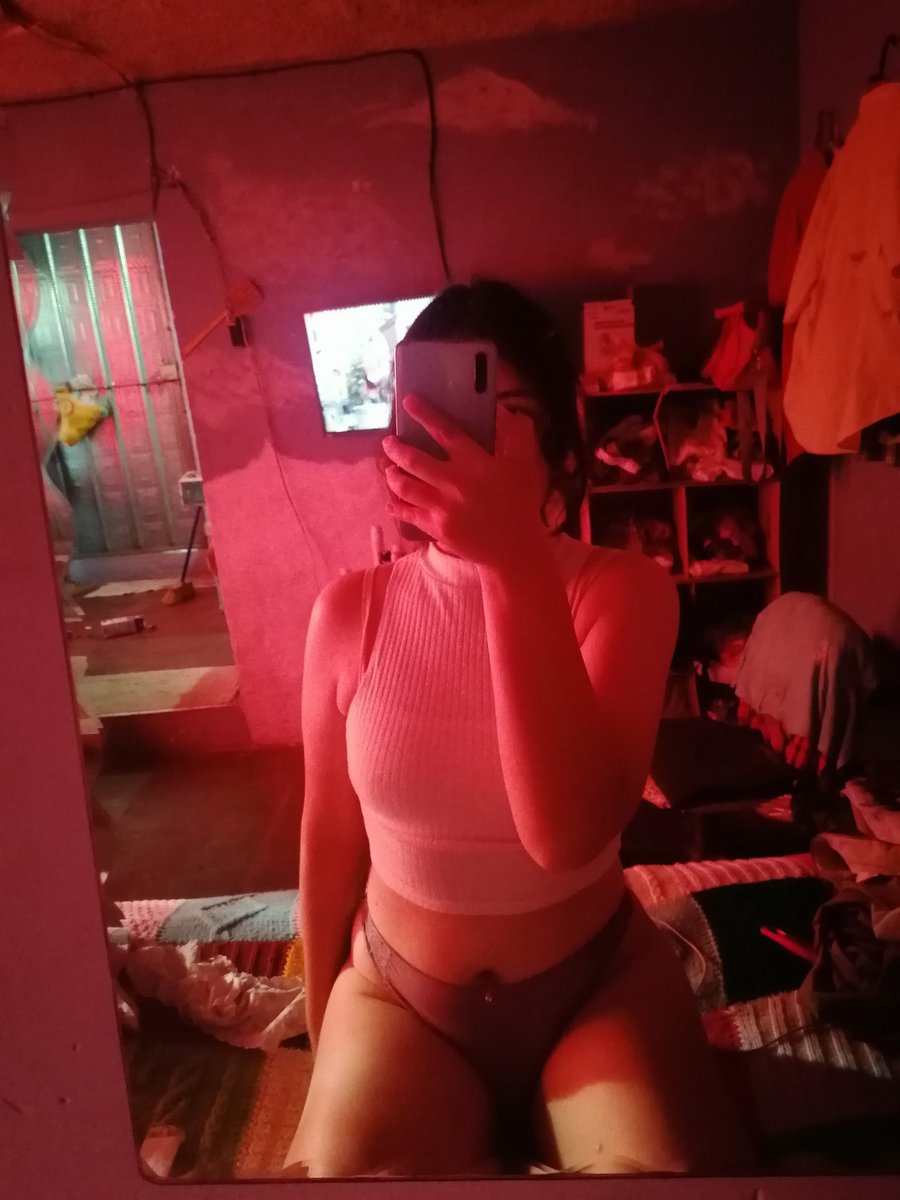 Alexa22313's tweet photo. Estoy en el limbo de parecer femboy y trans, lo único malo son mis nalgas, tengo varios defectiloos por ahí https://t.co/xi4u5RgM7S