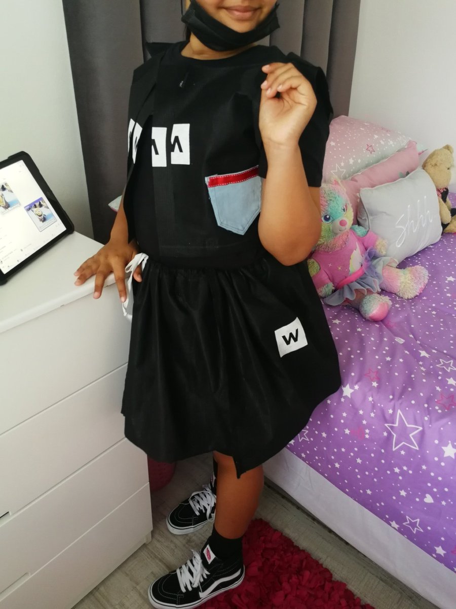 RobbyRobsta's tweet photo. @WOOLWORTHS_SA these bags came in handy for my daughter's trash fash costume 👍 https://t.co/2FdXtgq3kz