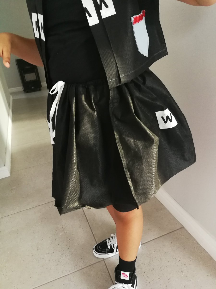 RobbyRobsta's tweet photo. @WOOLWORTHS_SA these bags came in handy for my daughter's trash fash costume 👍 https://t.co/2FdXtgq3kz