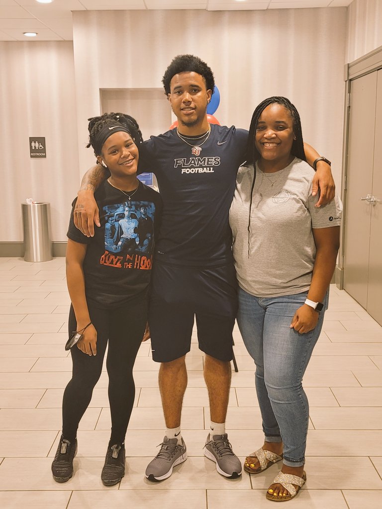 MisteeSalter's tweet photo. #SalterSTRONG!!
#tobecont...
ProudPARENTS https://t.co/YIH8RSI1I8