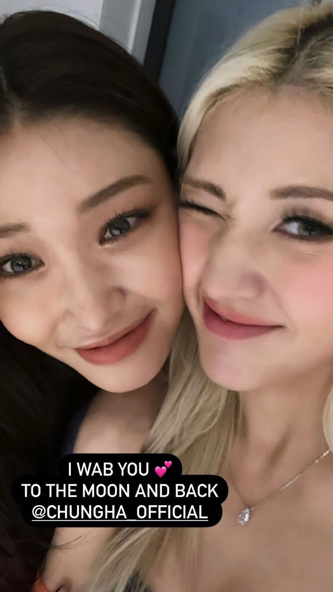 kcharchv's tweet photo. CHUNGHA AND JEON SOMI OMG https://t.co/yJAkVudHow