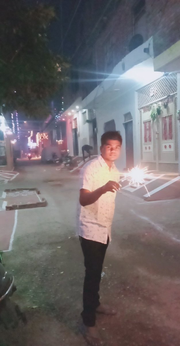 ar9589113's tweet photo. #diwalioutfit https://t.co/j4m2SfSENq
