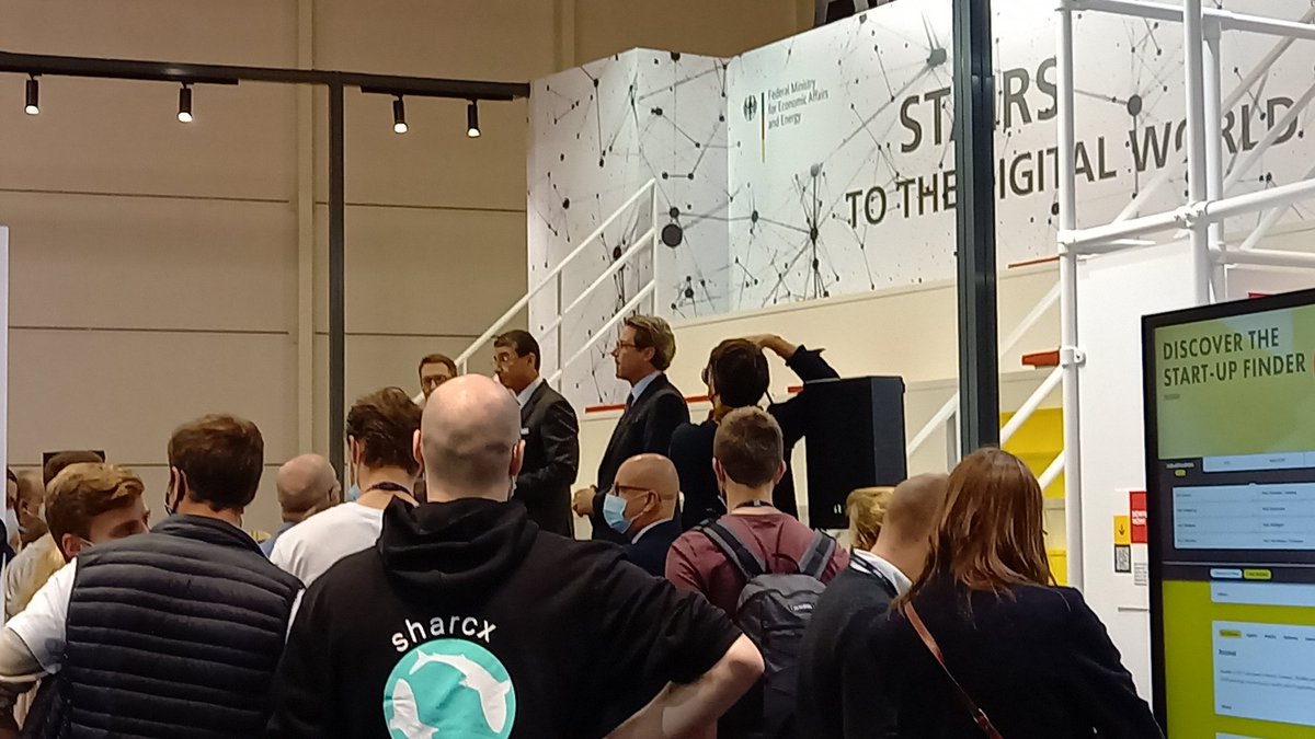 timbo2k5's tweet photo. @Storch_i @andreasscheuer @CSU Auf dem #WebSummit2021 in Lissabon hab ich ihn am Dienstag vormittag auch gesehen (Deutscher Pavillion) - was #Scheuer allerdings mit innovativen Ideen gemein hat, außer wie man "kreativ" und möglichst sinnfrei Steuergeld verbrennt erschließt sich mir allerdings nicht https://t.co/mqTNSxgcF7