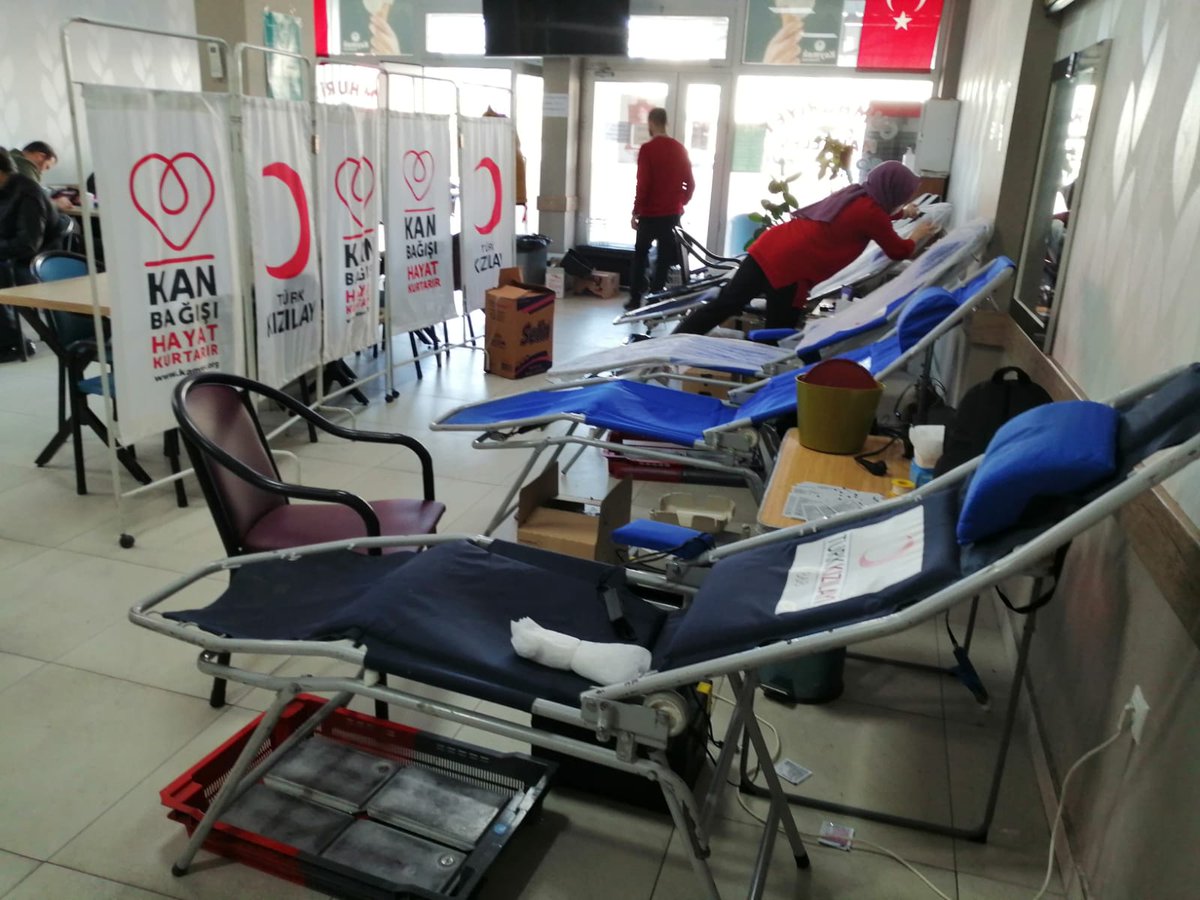 anafartalar_55's tweet photo. "Kızılay Haftası"okulumuzda bir dizi etkinliklerle kutlanmıştır. Haftanın sonunda Kızılay ile işbirliği içerisinde kan bağışı kampanyası yapılmış ve bu kampanya sonucu 66 ünite kan toplanmıştır.Emeği geçenlere teşekkür ederiz.@carsambamem @MustafaOzdmr55 @samsunmem @gokhanmurat1 https://t.co/CijcePQEe6
