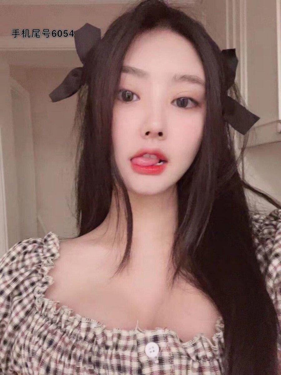 nen_bei's tweet photo. 肚子饿了，哥哥身上有什么好吃的吗？！ https://t.co/ds60PXcqYL