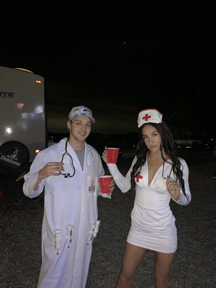 jrob5r's tweet photo. Halloween was the start of our first holiday season together🎃🦃🎄🎅🏽 forever holiday seasons to go❤️ https://t.co/hx0gcPN2g5