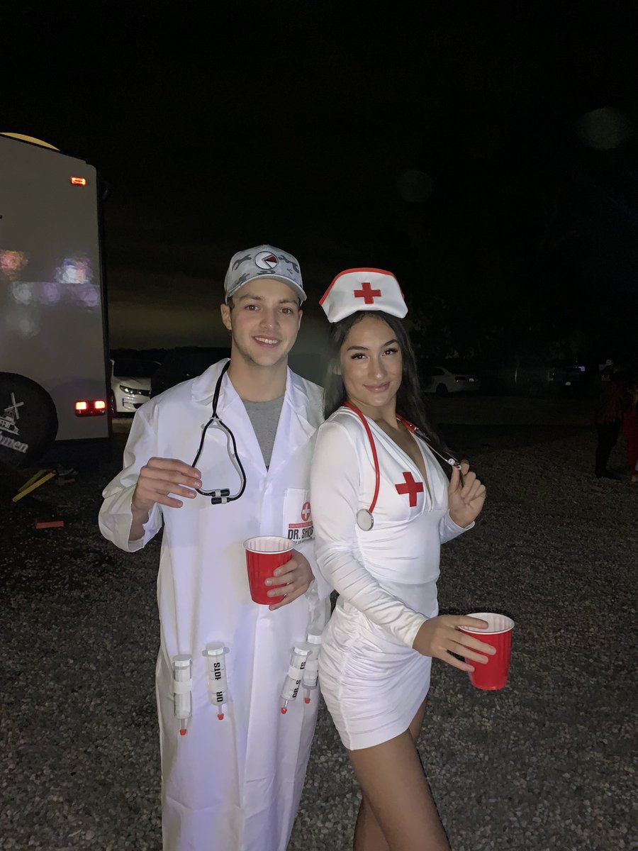 jrob5r's tweet photo. Halloween was the start of our first holiday season together🎃🦃🎄🎅🏽 forever holiday seasons to go❤️ https://t.co/hx0gcPN2g5