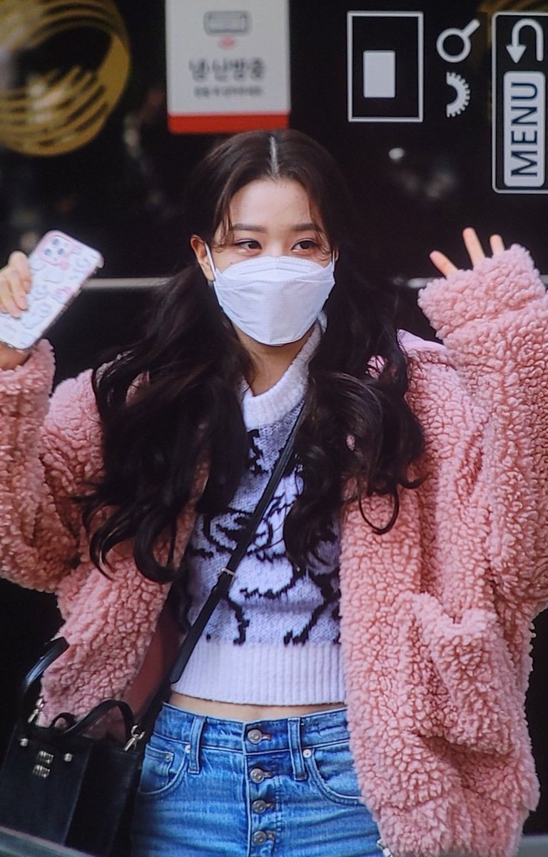 0204bff's tweet photo. mc wonyoung today ! <3 

#원영 #WONYOUNG https://t.co/PPgmBpbsaf