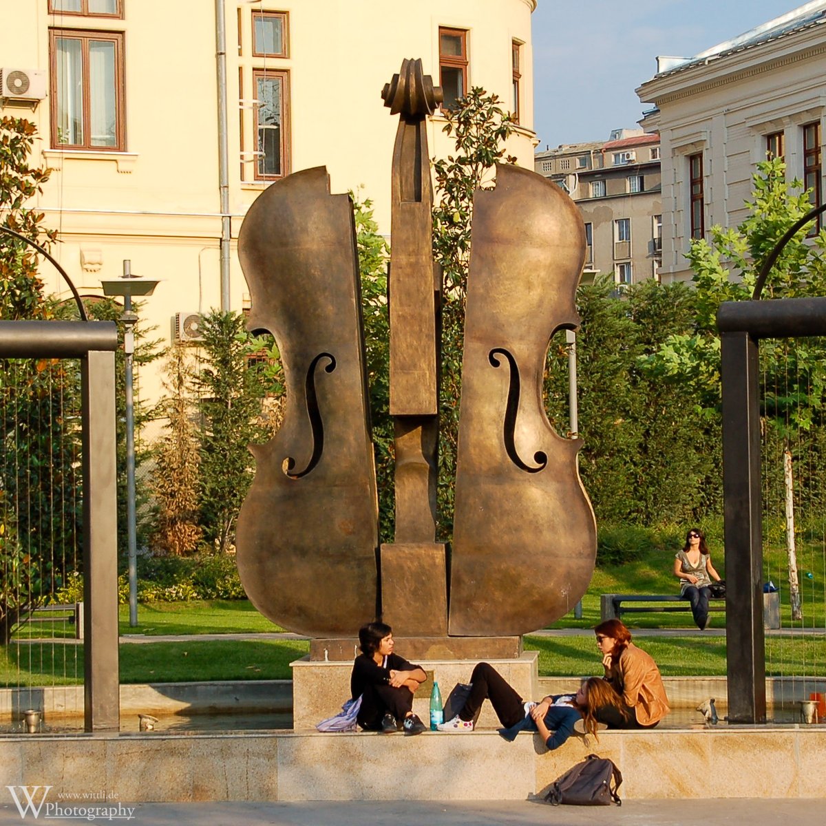 wittlitweets's tweet photo. Broken Violin Monument, Bucharest, Romania [29.09.2009]

#BrokenViolinMonument #monument #bigcity #Bucharest #Romania #Europe #travelEurope #offTheBeatenPath #RoadsLessTravelled #wittlig #NeverStopToExplore #neverstopexploring https://t.co/HFiTcmAECY