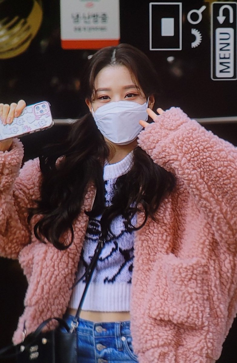 0204bff's tweet photo. mc wonyoung today ! <3 

#원영 #WONYOUNG https://t.co/PPgmBpbsaf