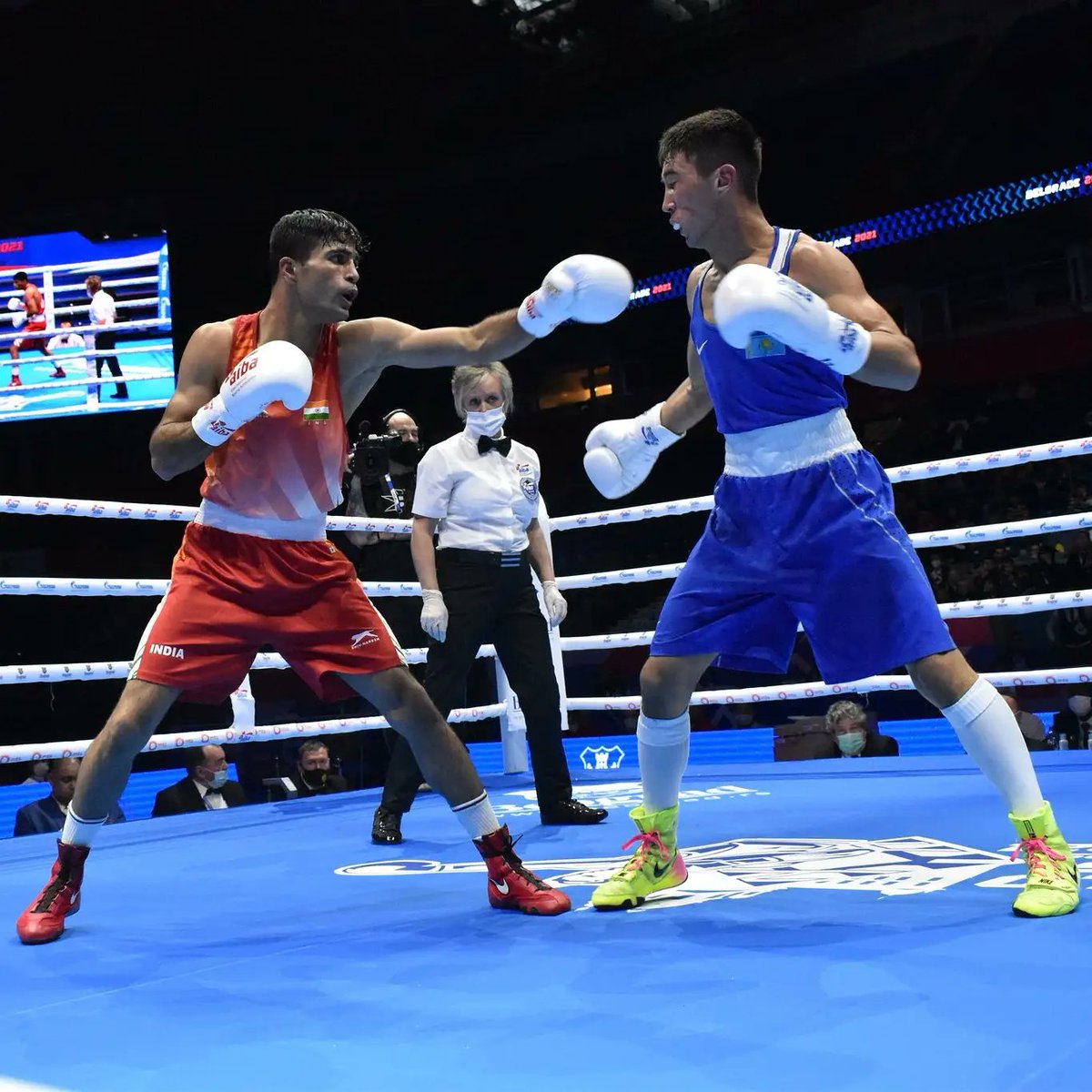 lockerroom_in's tweet photo. Glimpses from Akash Kumar's historic Bronze Medal winning run at the 2021 AIBA Men's World Boxing Championship. He secured the medal in the 54 KG Category.

📷 via @BFI_official

#PunchMeinHaiDum #boxing #boxingfederation #AkashKumar #MensWorldChampionships https://t.co/MldcLBkj4R