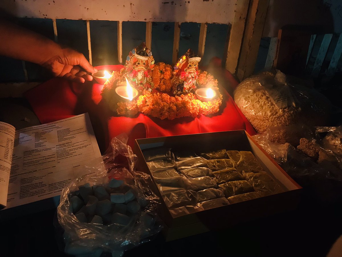 AbvpPrayag's tweet photo. #abvp_prayag_mahanagar
शुभ दीपावली
आंदोलन का 6वां दिन
उच्चत्तर शिक्षा सेवा आयोग में व्याप्त भ्रष्टाचार के खिलाफ विद्यार्थी परिषद का आंदोलन जारी है।
आज दीपावली के शुभ अवसर पर माँ लक्ष्मी व श्री गणेश पूजन धरनास्थल पर हम कार्यकर्ताओं द्वारा किया गया। https://t.co/tMYRYzEzPV