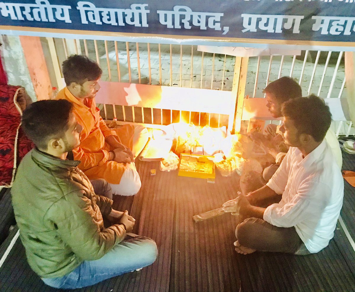 AbvpPrayag's tweet photo. #abvp_prayag_mahanagar
शुभ दीपावली
आंदोलन का 6वां दिन
उच्चत्तर शिक्षा सेवा आयोग में व्याप्त भ्रष्टाचार के खिलाफ विद्यार्थी परिषद का आंदोलन जारी है।
आज दीपावली के शुभ अवसर पर माँ लक्ष्मी व श्री गणेश पूजन धरनास्थल पर हम कार्यकर्ताओं द्वारा किया गया। https://t.co/tMYRYzEzPV