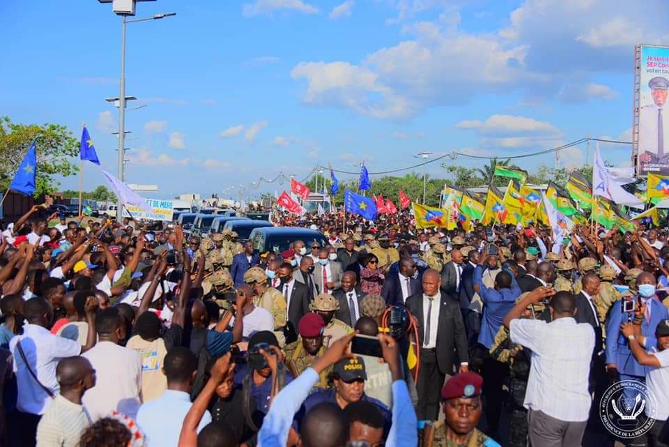 tshiswaka5's tweet photo. #ContrôleCitoyen:POLITIQUE. Chers @kabund_jmkkrock et KABUYA, vous êtes au pouvoir, mobilisez les cerveaux pour gérer. Recrutez partout, même dans l'opposition. Au lieu de déplacer des foules affamés, pour vous applaudir. https://t.co/bmG4VBYbTd