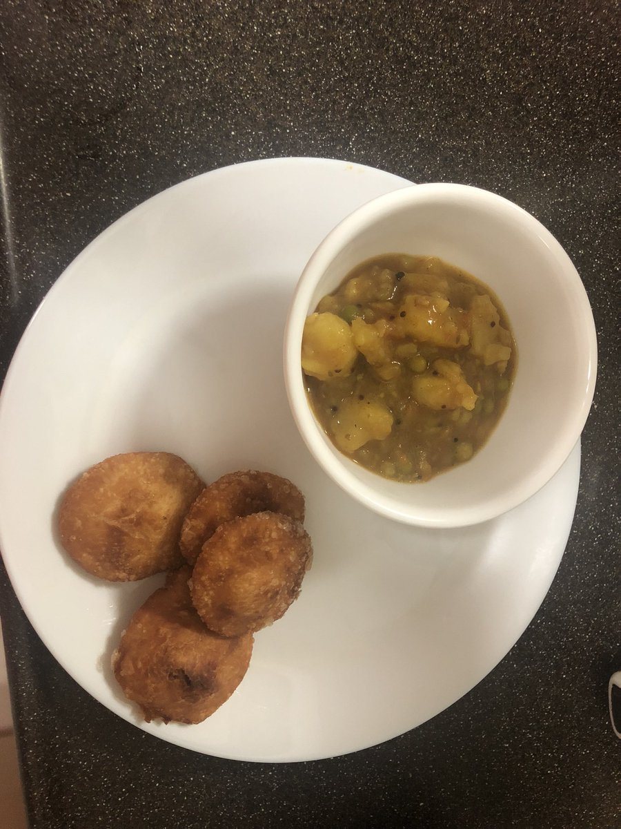 swetabhandari's tweet photo. Anyone would like to try….Kolkata’s famous club kachori and aloo
#MissingKolkata #KolkataFood #StreetFood #ComfortFood https://t.co/OosdgiohjF