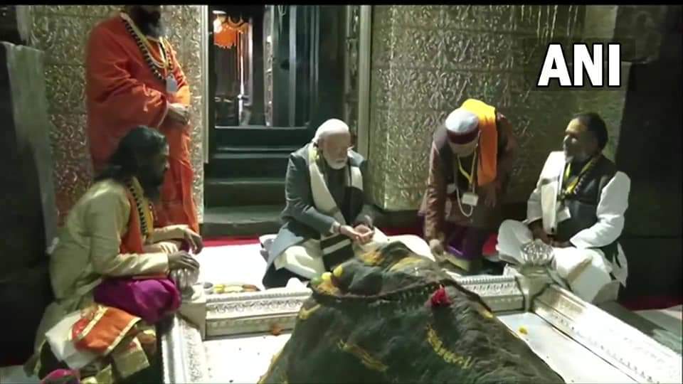 MunishK73579444's tweet photo. जय हो बाबा #केदारनाथ 🚩
बुद्धस्त्वमेव विबुधार्चित-बुद्धि-बोधात्, त्त्वं शंकरोसि भुवन-त्रय-शंकरत्वात् ।
धातासि धीर! शिव-मार्ग-विधेर्-विधानात्, व्यक्तं त्वमेव भगवन्! पुरुषोत्तमोसि!
#Kedarnath #KedarnathDham #शंकराचार्य_मंद���र #ॐ_नमः_शिवायः #हर__हर_महादेव #ModiInKedarnath #अखंडभारत https://t.co/BGK53xSO9x