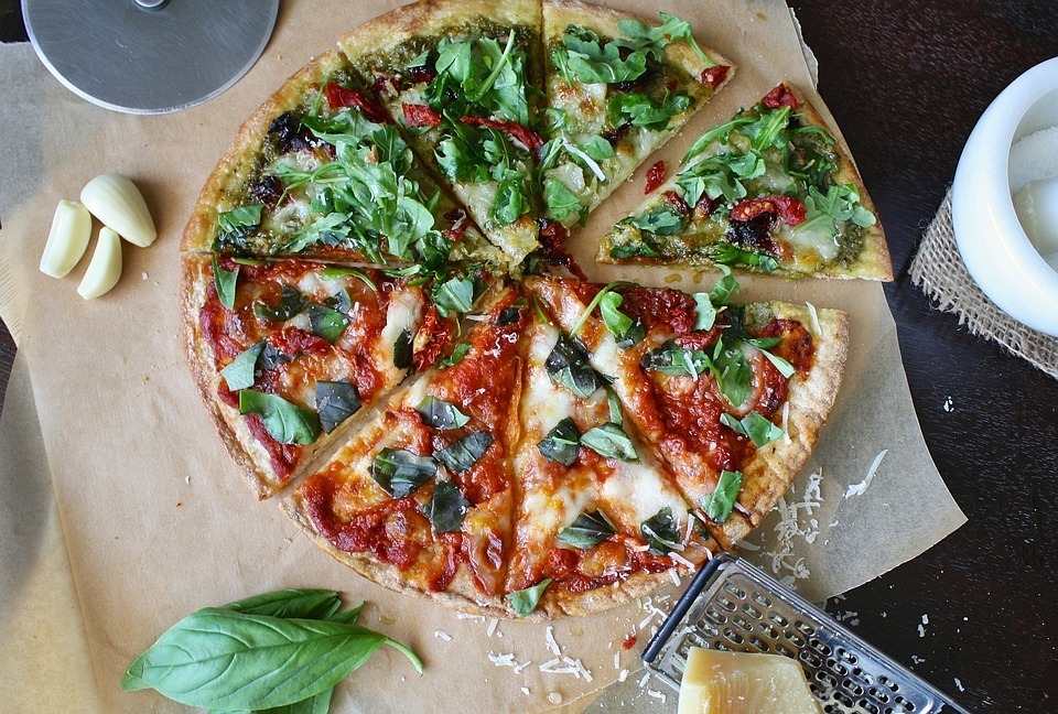 MDRecipeBook's tweet photo. Your favorite pizza made vegan and healthier! Yummm 😋
👉https://t.co/98yHH6wPuw
#mediterraneandiet #vegan https://t.co/PHwfevx1AE