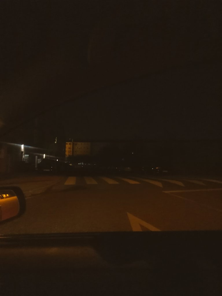 vanessarodfer's tweet photo. @toledoayto así llevamos toda la semana en la calle no se ve absolutamente nada. Dada la inseguridad en el barrio del polígono no me apetece muy acertada esta oscuridad a esas horas de la mañana https://t.co/QorMOWIWwv
