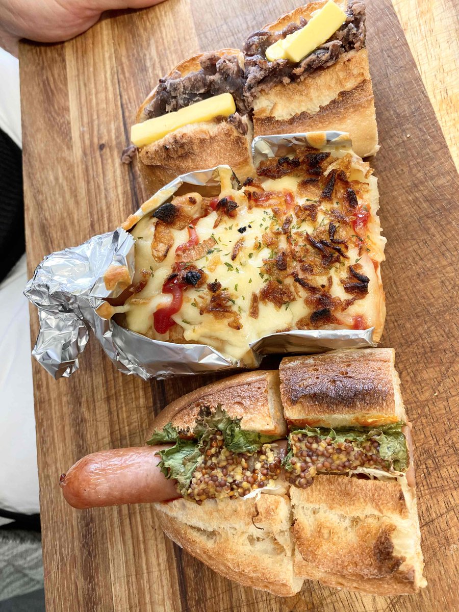 BAYSIDESHOCK's tweet photo. ネクステージヒーロー✨

“九州の未来を担うヒーロー”をお迎えしています‼

今週は
【キッチンカー 55DOG 代表 五十川総寿さん】にお話を伺いました🎙

[#55DOG🌭] https://t.co/ZcED4odo7P

[📻]↓聞いて11月末までに来店でイイ事あります👍
https://t.co/lh8dxOjAn8

#BSHOCK
#CROSSFM https://t.co/wKQQpYkUFC