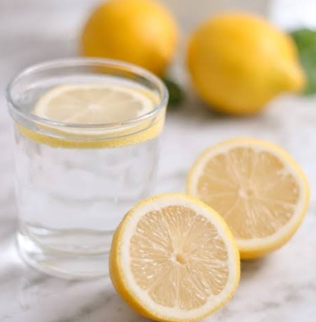 1 bardak suya yarım limon sıkıp,tüketince
📌Bağışıklık sistemini desteklersiniz
📌Günlük Cvitamini ihtiyacının %60'ını alırsınız
📌Asit desteğiyle sindirime destek olursunuz 
📌Kalp,iskelet kasları için önemli minerallerden almış olursunuz

Tatlandırıcılı supplement değil limonla