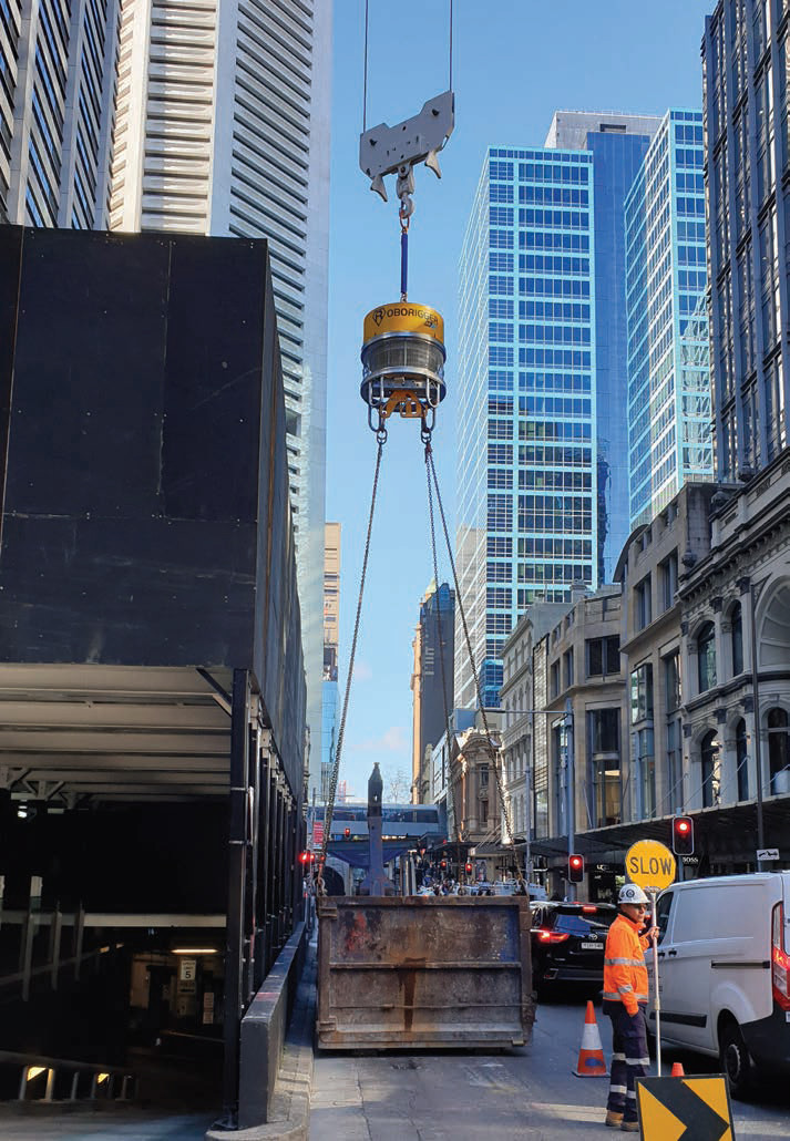 roborigger's tweet photo. Roborigger, a device that rotates a suspended load to the desired position regardless of wind loads or rope torques, can be put down to sheer Australian inventiveness and determination not to let difficulties stand in the way.

https://t.co/TwPkuPQ6kb https://t.co/Ni8lkv9FFf