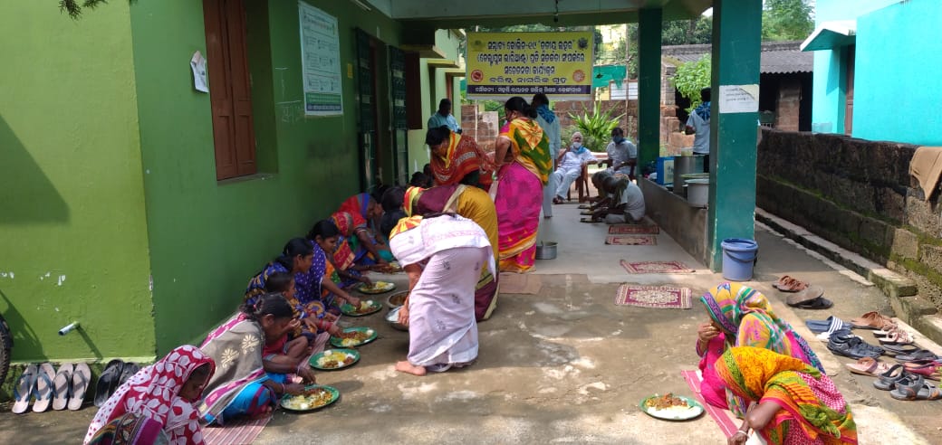 sathyasaiodisha's tweet photo. Loving Sairam..
With the Blessings of Sri Sathya Sai Baba, Narayan Seva was organised by Dhenkanal Samithi of Dhenkanal District on the occasion of Avatar declaration day on 20.10.2021.
#Avatardeclarationday
#NarayanSeva
#Dhenkanal
-Media Team https://t.co/tzOErTRSS6