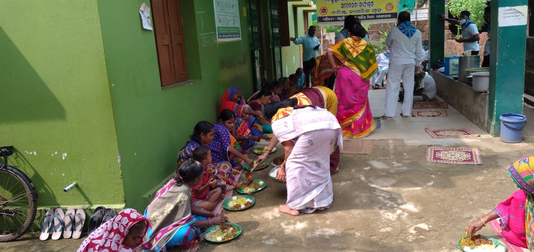 sathyasaiodisha's tweet photo. Loving Sairam..
With the Blessings of Sri Sathya Sai Baba, Narayan Seva was organised by Dhenkanal Samithi of Dhenkanal District on the occasion of Avatar declaration day on 20.10.2021.
#Avatardeclarationday
#NarayanSeva
#Dhenkanal
-Media Team https://t.co/tzOErTRSS6