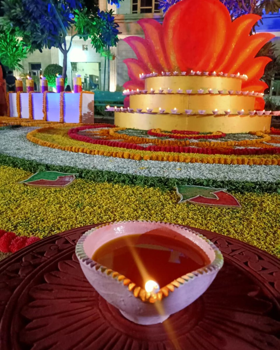 CAPragatiSharma's tweet photo. #diwali2021 Celebrated diwali this year at DJJS, Noormahal.
The entire campus was lit with around 80,000 lamps. Different art forms of India were depicted with various rangoli
Truly blissful experience celebrating diwali far from crackers in an environment friendly &amp; cultural way https://t.co/XHbnjQYBAC