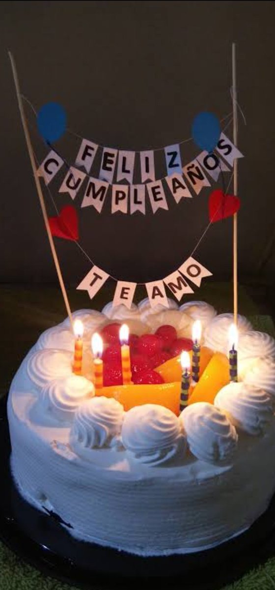 Nov. 4

-llega a la recamara con un pastel que ella misma horneó para su esposo por su cumpleaños feliz cumpleaños al hombre más maravilloso del universo 💖