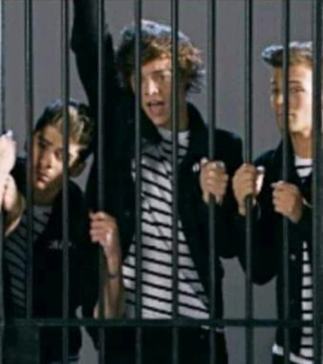 perfectLH28's tweet photo. Louies metidas en la cárcel después de que Ray Contreras nos metiera una denuncia
TODO POR TI LOU https://t.co/tkcFBJTRs6