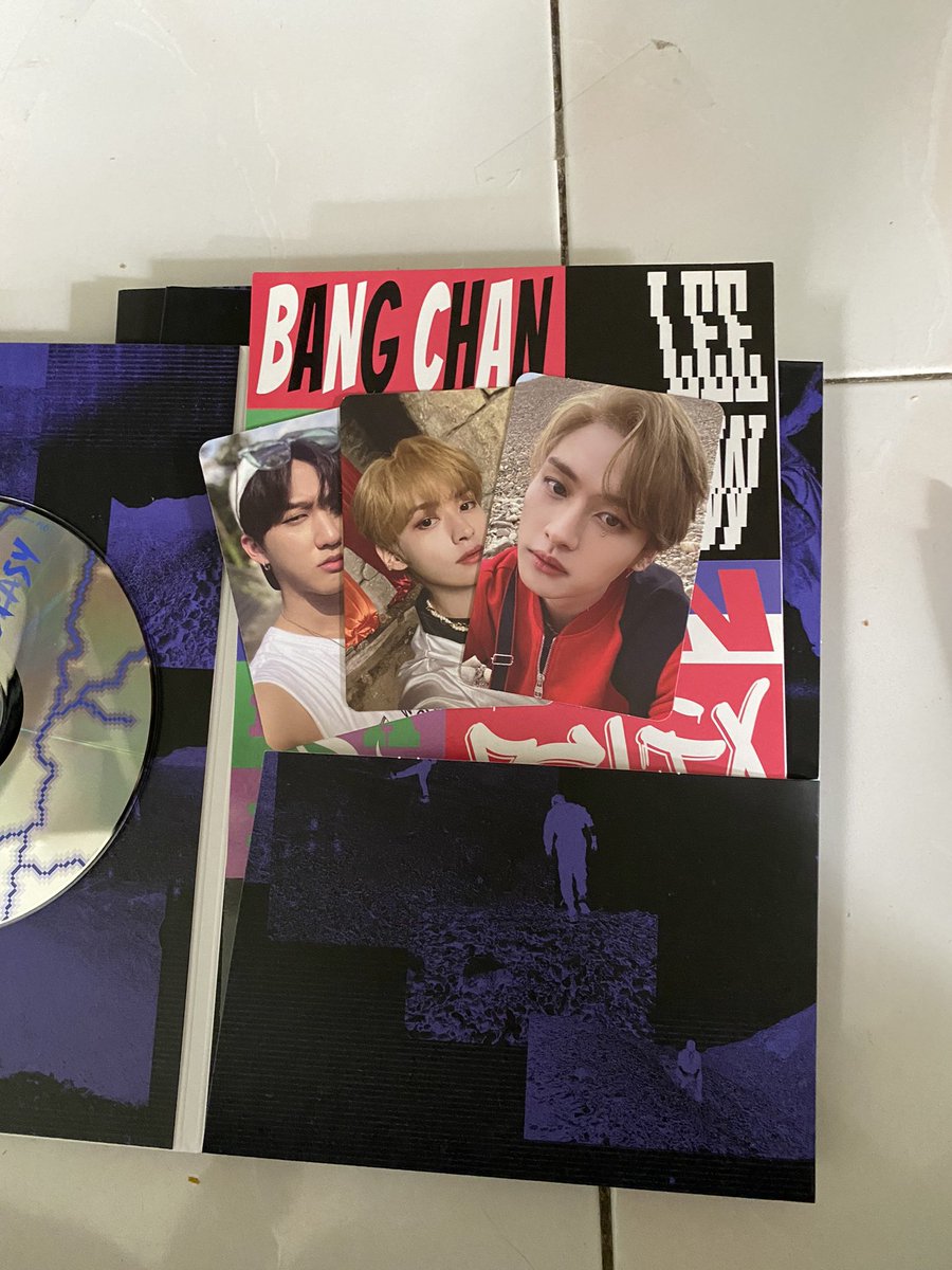 bubbleeIix's tweet photo. I BOUGHT ANOTHER SEALED ALBUM AND I MANAGED TO GET LINO TO COME HOME WITH MY OWN HANDSSS 😭🤍🤍 THANK YOU SO MUCH @bubblestarnoona https://t.co/Gf9CP1mybd