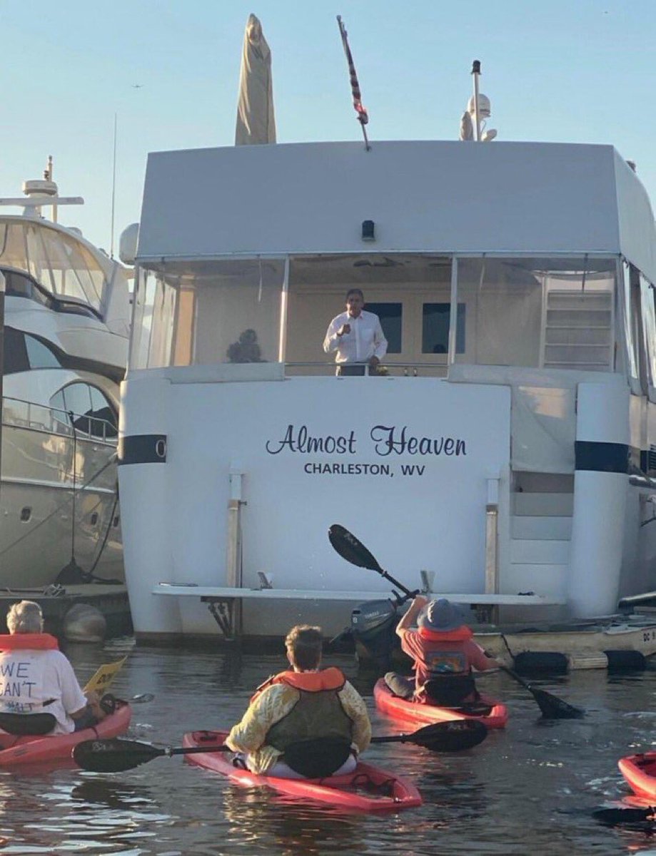 SnowWhiteheart's tweet photo. @Amy_Siskind Who drives a Maserati and is always talking about entitlement? Why it’s “Lil Yachty” Manchin, of course! #LetThemEatCake 🎂 #NoCakeForYou https://t.co/6eDjXMonVb