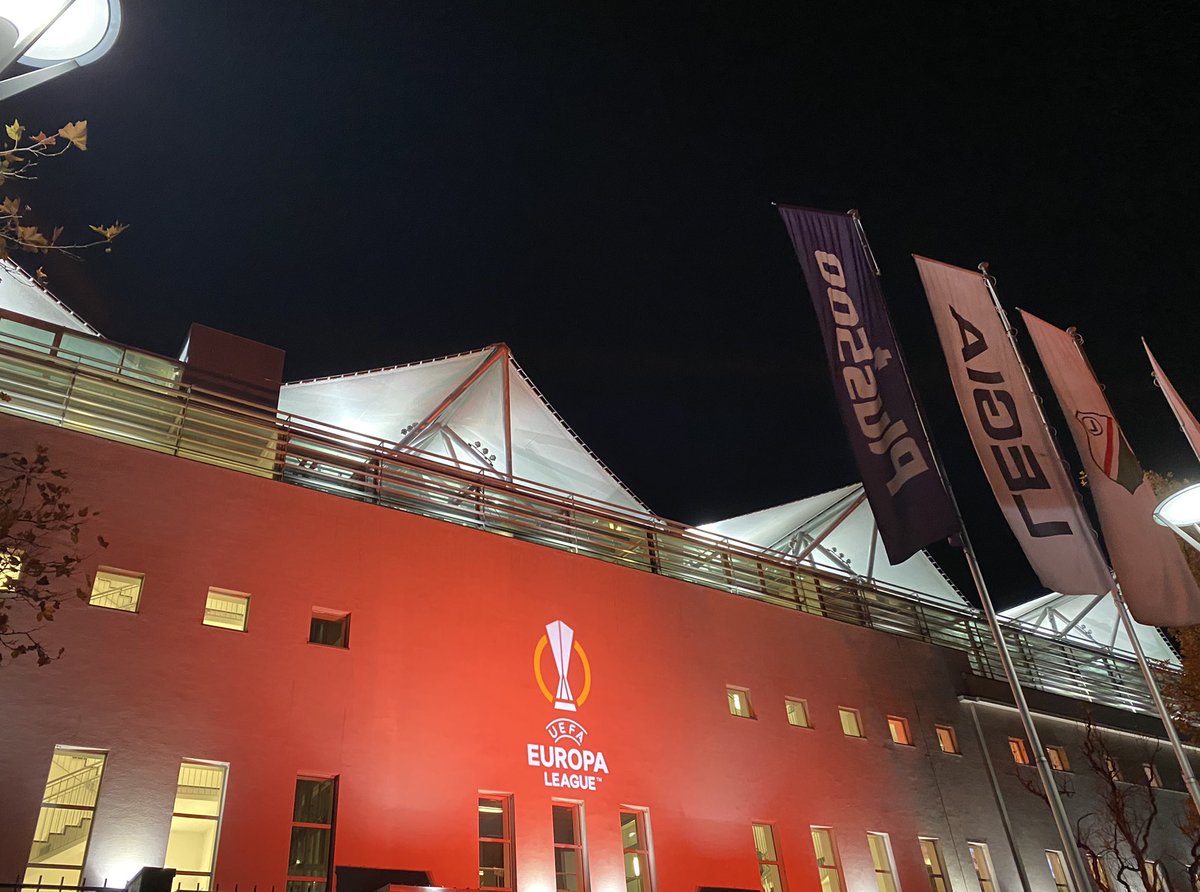 LuisdelTeso's tweet photo. UEFA Europa League (@EuropaLeague): Legia Warszawa (@LegiaWarszawa) 1-4 SSC Napoli (@sscnapoli).

 #LEGNAP #UEL https://t.co/knTSGiPVKg