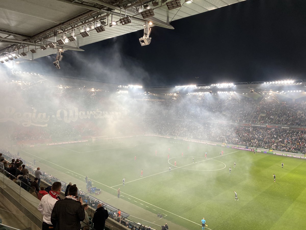 LuisdelTeso's tweet photo. UEFA Europa League (@EuropaLeague): Legia Warszawa (@LegiaWarszawa) 1-4 SSC Napoli (@sscnapoli).

 #LEGNAP #UEL https://t.co/knTSGiPVKg