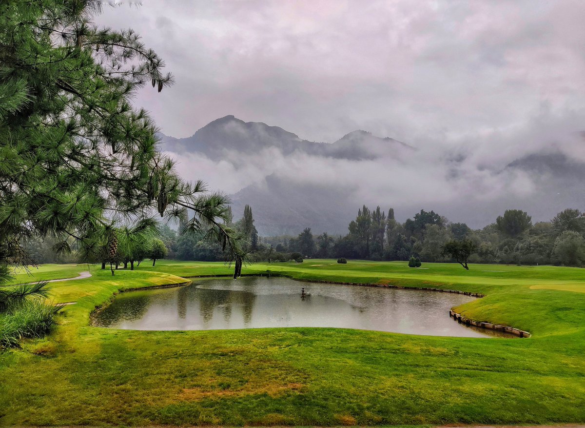 Atif45726612's tweet photo. #welcometoJammuKashmir

With Clouds Hovering above and the Green Carpet of Grass at #RSGC srinagar. The Golfing In #Kashmir has its own added beauty.

#KashmirisRejectPakistan 
#Kashmir https://t.co/Y3BilE05up