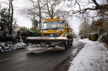 DevonAlert's tweet photo. Whilst some of our primary routes have been treated, never assume a road has been salted and that rain will wash salt off roads (leaving them prone to ice). In extreme cold, ice can even form on salted roads. Please drive with care. MS @DevonCC #DevonWinter https://t.co/A1SqB83UCu