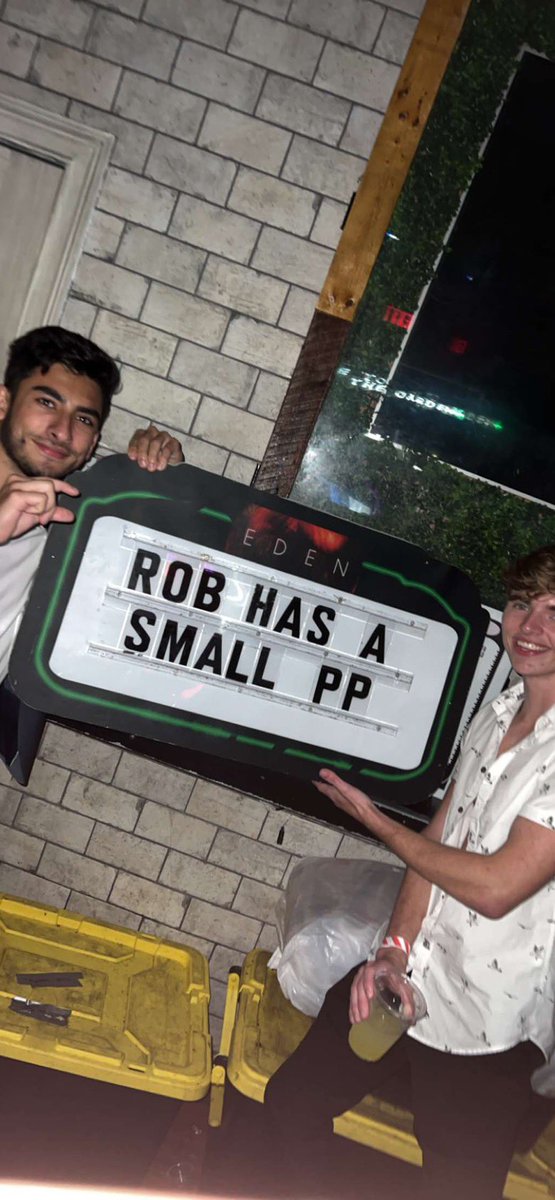 RobbieC_36's tweet photo. Shouldn’t be proud of this but I love this bottle sign https://t.co/KUf2Qqdtgc